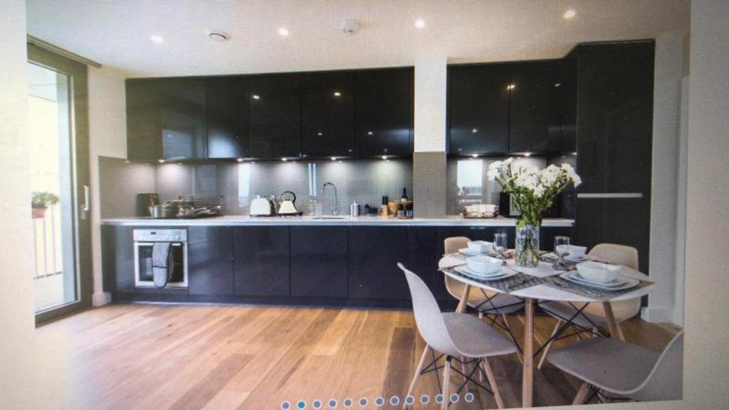 Luxurious Serviced Apartment In Croydon Exterior photo